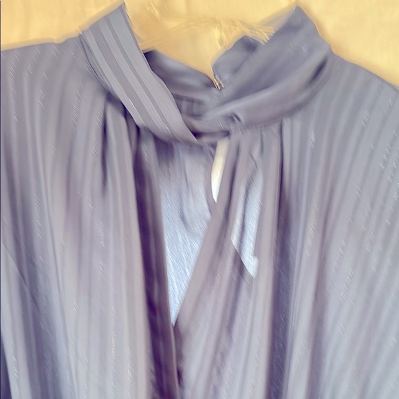 New York & Company Chic Slate Blue Blouse NWT - Picture 3 of 4